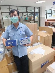 ห่วงใยบุคลากรทางการแพทย์ ส่งมอบหน้ากากอนามัย